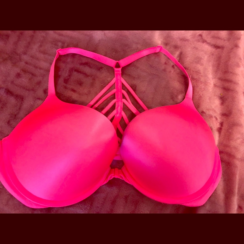 Victoria’s Secret Bombshell Plunge Push Up Bra